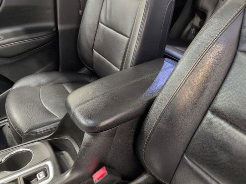 Used 2019 Chevrolet Equinox Premier AWD/4WD image 16