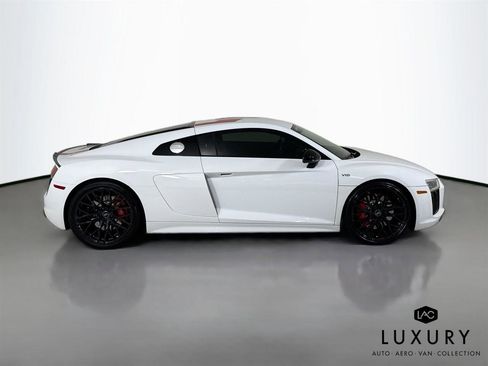 Used 2018 Audi R8 V10 w/ Premium Package image 5