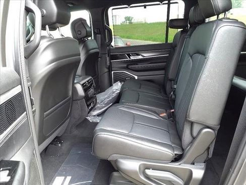 New 2023 Jeep Wagoneer Series III w/ Convenience Group I AWD/4WD image 18