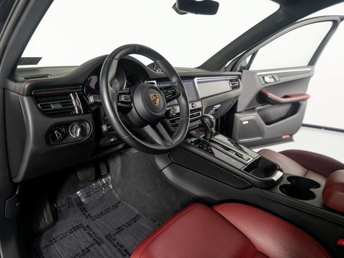 Certified 2023 Porsche Macan S AWD/4WD image 4