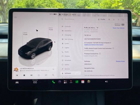 Used 2023 Tesla Model Y Long Range AWD/4WD image 2