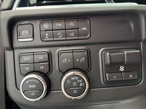 Used 2025 Chevrolet Tahoe High Country AWD/4WD image 11