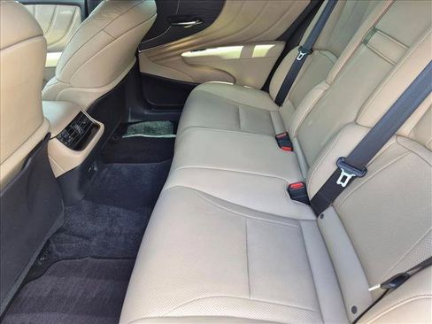 Certified 2023 Lexus LS 500 w/ Accessory Package (Z2) RWD image 17