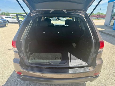 Used 2020 Jeep Grand Cherokee Laredo w/ 18" Wheel & 8.4" Radio Group image 25