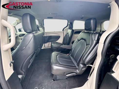 Used 2024 Chrysler Pacifica Touring-L FWD image 32