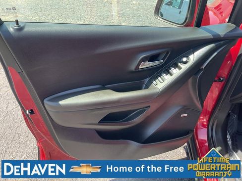 Used 2015 Chevrolet Trax LT w/ LT Sun and Sound Package AWD/4WD image 23