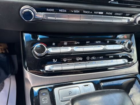 Used 2018 Genesis G90 3.3T Premium image 39