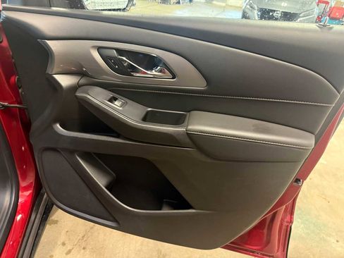 Used 2021 Chevrolet Traverse LT w/ LPO, Floor Liner Package AWD/4WD image 28