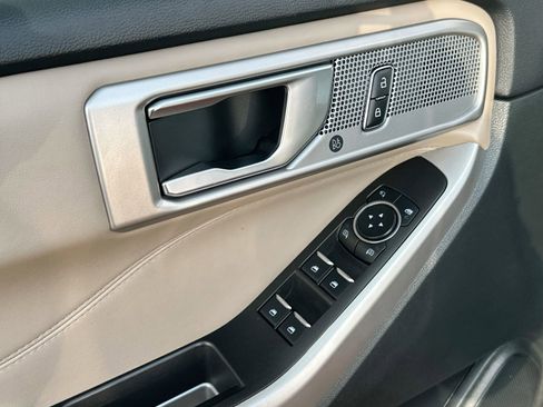 Used 2024 Ford Explorer Limited image 19