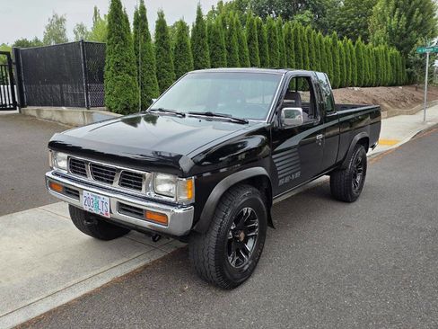 Used 1993 Nissan Pickup SE image 1