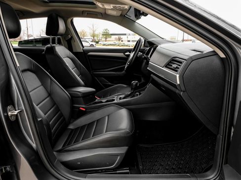 Used 2021 Volkswagen Jetta SE image 38