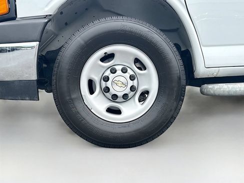 Used 2024 Chevrolet Express 2500 w/ Driver Convenience Package RWD image 27