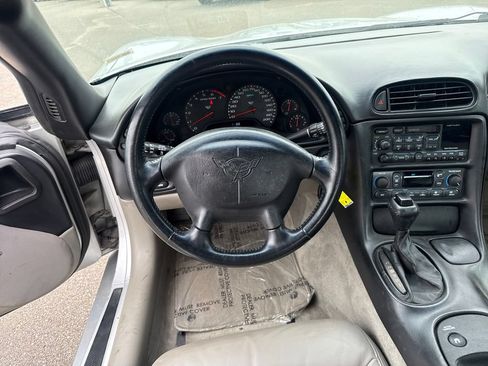Used 2001 Chevrolet Corvette Convertible w/ Preferred Equipment Group2 RWD image 17