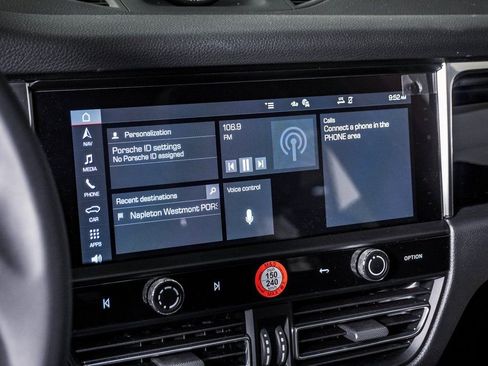 New 2026 Porsche Macan image 22