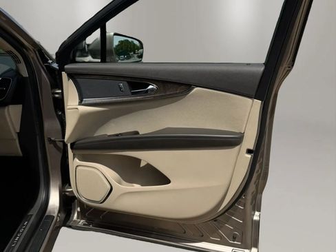 Used 2019 Lincoln Nautilus Select FWD image 13