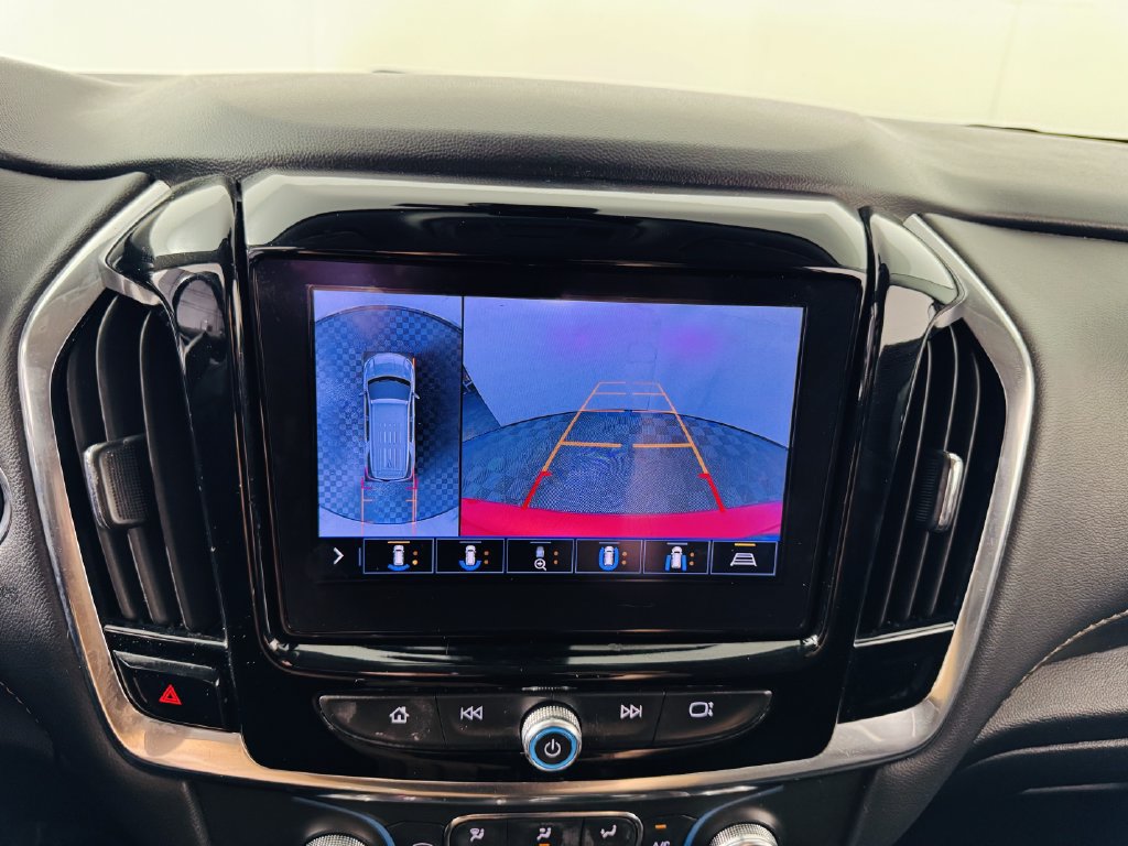 Used 2021 Chevrolet Traverse RS FWD image 17