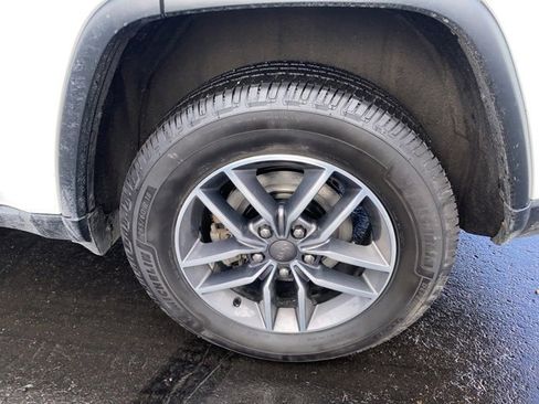 Used 2019 Jeep Grand Cherokee Limited image 9