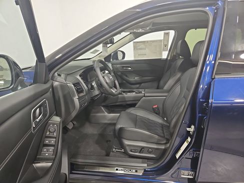 New 2026 Nissan Rogue Platinum AWD/4WD image 9
