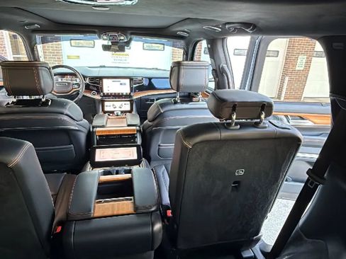 Used 2022 Jeep Grand Wagoneer Series III image 17