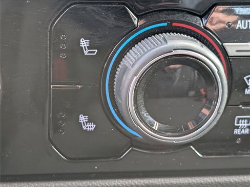 Used 2023 Chevrolet Silverado 1500 LT image 24