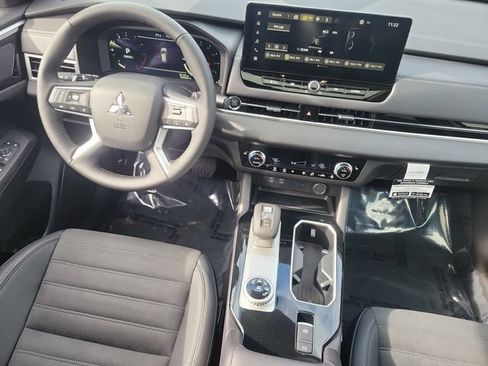 New 2026 Mitsubishi Outlander SE FWD image 16