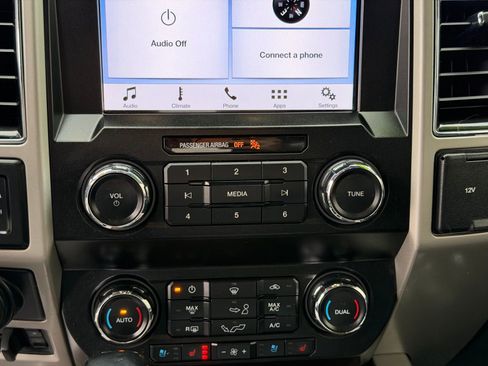 Used 2019 Ford F150 Lariat image 23