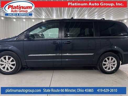 Used 2013 Chrysler Town & Country Touring image 2