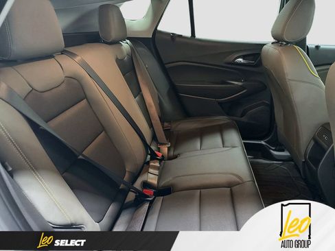 Used 2025 Chevrolet Trax ACTIV w/ Sunroof Package FWD image 28