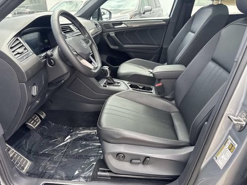 Used 2023 Volkswagen Tiguan SE R-Line FWD image 27
