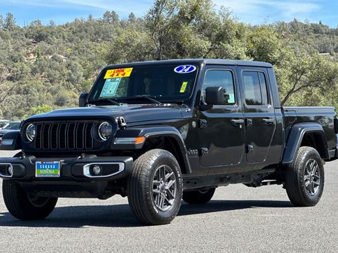 Used 2024 Jeep Gladiator Sport AWD/4WD image 7