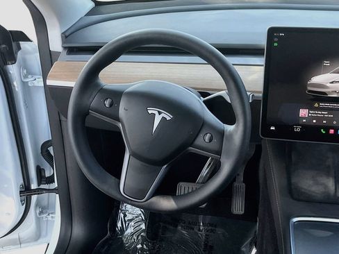 Used 2025 Tesla Model Y Long Range AWD/4WD image 22