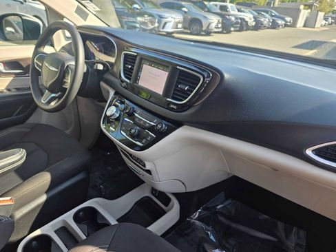 Used 2023 Chrysler Voyager LX FWD image 11