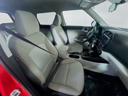 Used 2022 Kia Soul LX image 24