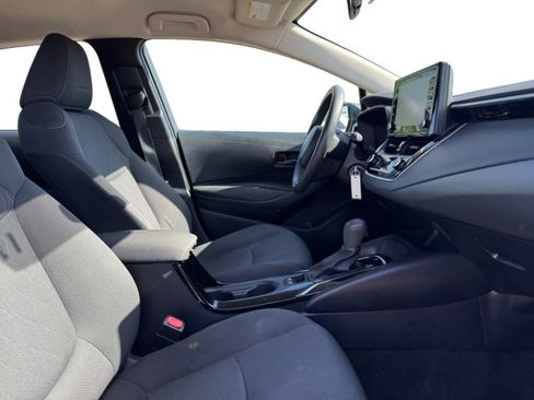 Used 2022 Toyota Corolla LE FWD image 17