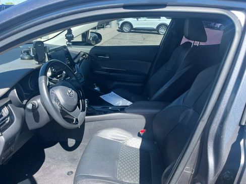 Used 2021 Toyota C-HR Limited FWD image 11