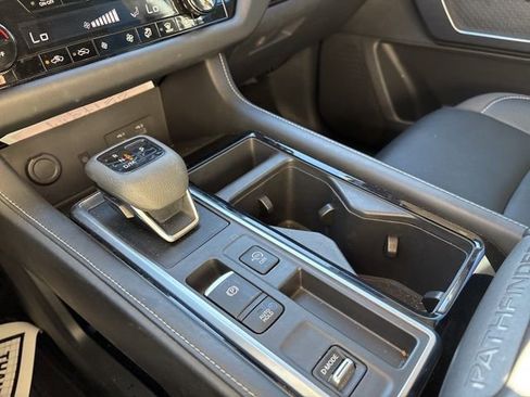 Used 2023 Nissan Pathfinder SL w/ Black Appearance Package image 19