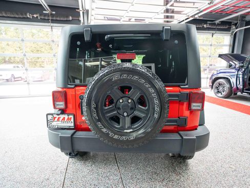 Used 2017 Jeep Wrangler Unlimited Sport AWD/4WD image 3