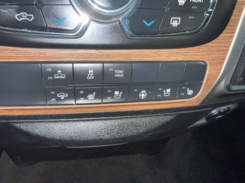 Used 2013 RAM 1500 Laramie w/ Convenience Group image 32