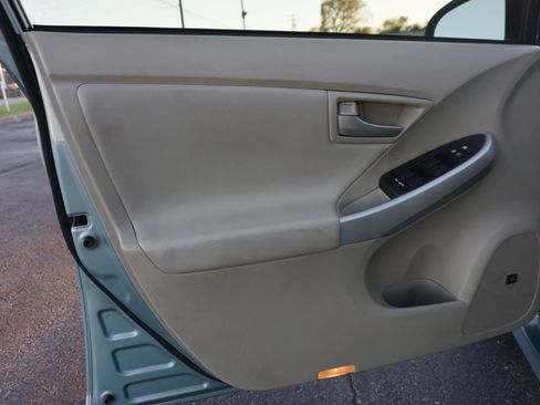 Used 2013 Toyota Prius One image 15