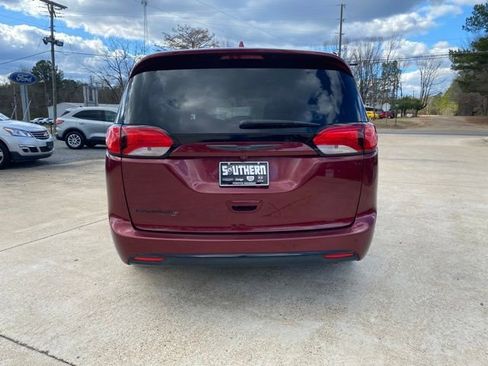 Used 2018 Chrysler Pacifica Touring-L Plus image 6