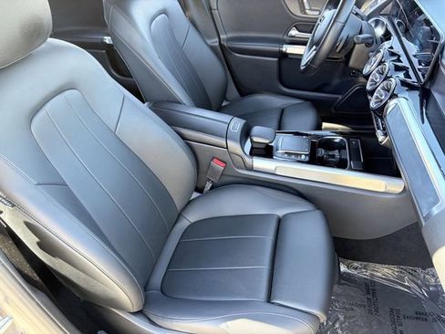Used 2021 Mercedes-Benz GLB 250 image 19