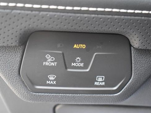 Used 2024 Volkswagen Atlas SE AWD/4WD image 25