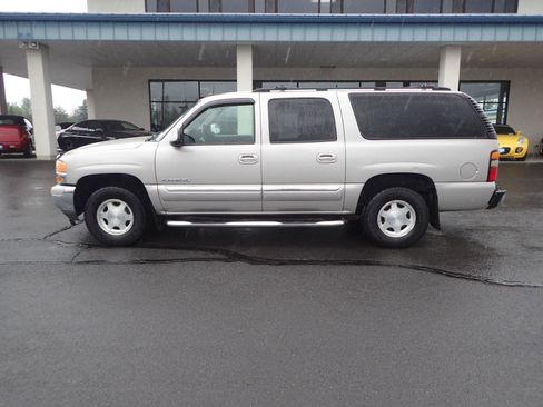 Used 2005 GMC Yukon XL SLE w/ Cargo Package AWD/4WD image 2