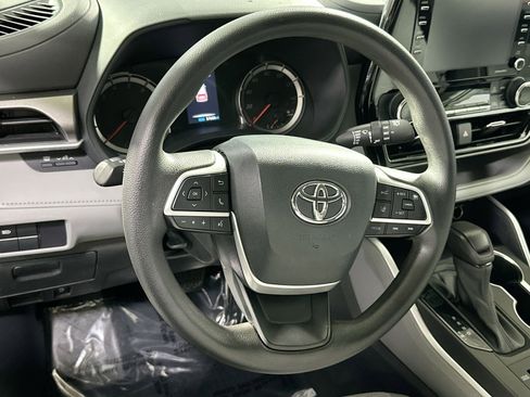Used 2022 Toyota Highlander L image 19