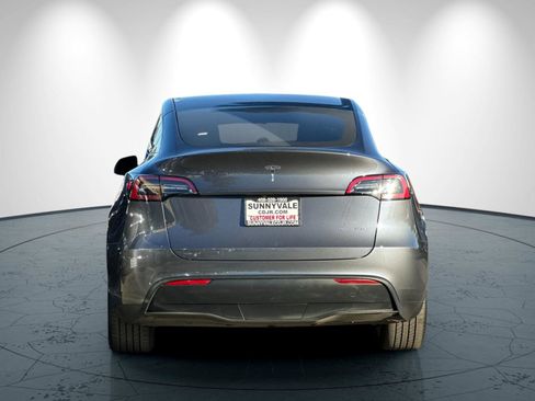 Used 2023 Tesla Model Y Long Range image 5