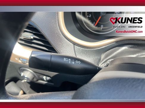 Used 2018 Jeep Cherokee Latitude w/ Safety Group AWD/4WD image 18