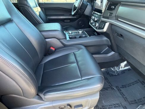Used 2024 Ford Expedition Max XLT image 12