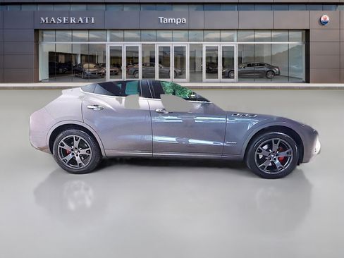 Used 2018 Maserati Levante GranLusso AWD/4WD image 2