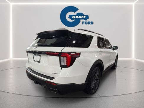 Used 2025 Ford Explorer ST-Line w/ ST-Line Street Pack image 7