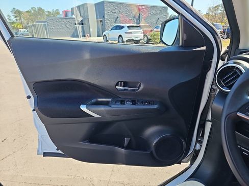 Used 2023 Nissan Kicks SV image 29